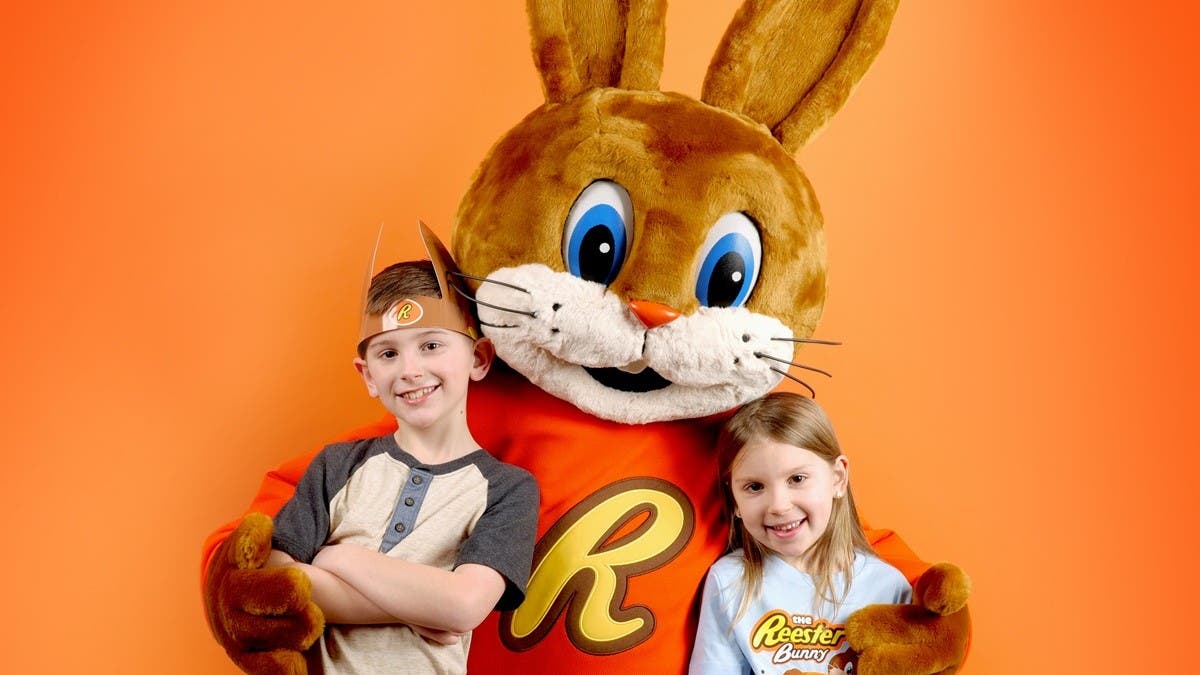 REESTER BUNNY with children