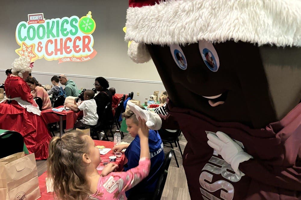 Guests decorating cookies with Hersh